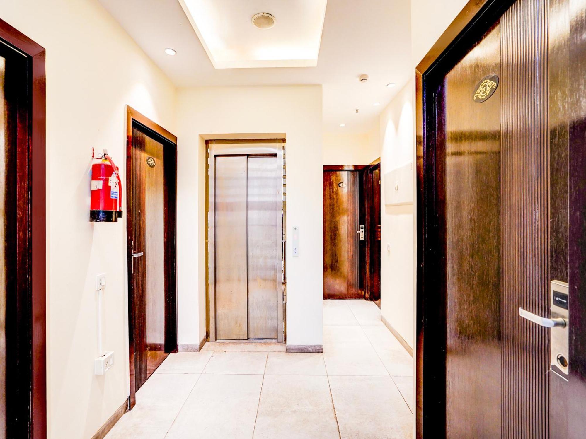 Super Townhouse Pitampura West Enclave Hotel Deli Exterior foto