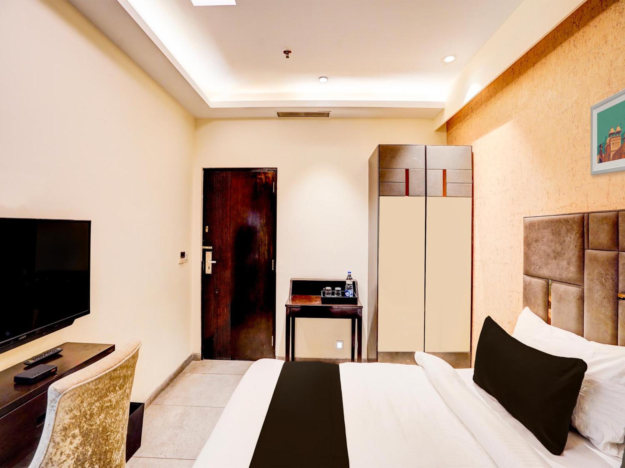 Super Townhouse Pitampura West Enclave Hotel Deli Exterior foto