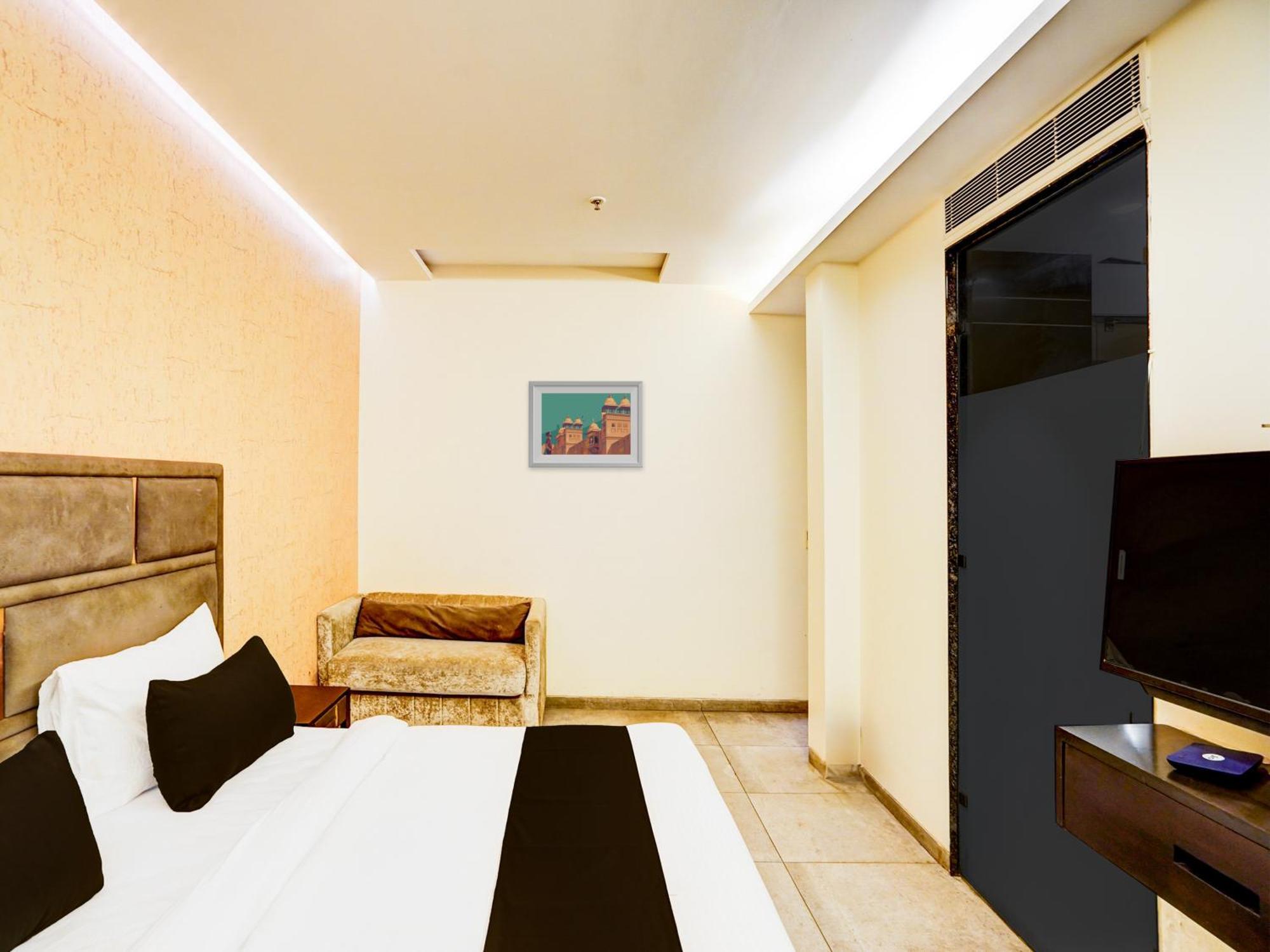 Super Townhouse Pitampura West Enclave Hotel Deli Exterior foto